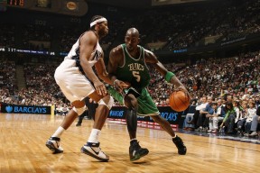 棒球联赛火热进行中 球迷热情高涨，棒球队比赛