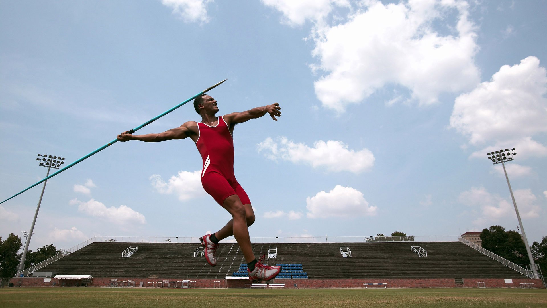 李娜组织公益网球训练营覆盖多地,李娜网球训练视频